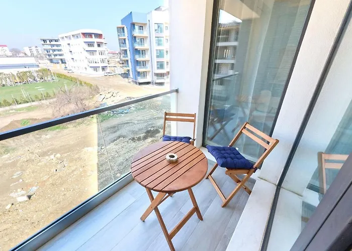 Color In Nord10 - Pool & Playground Daire Mamaia