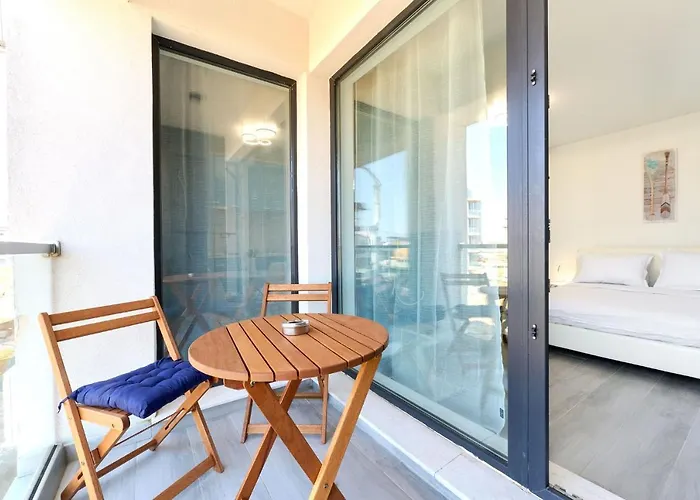 Color In Nord10 - Pool & Playground *